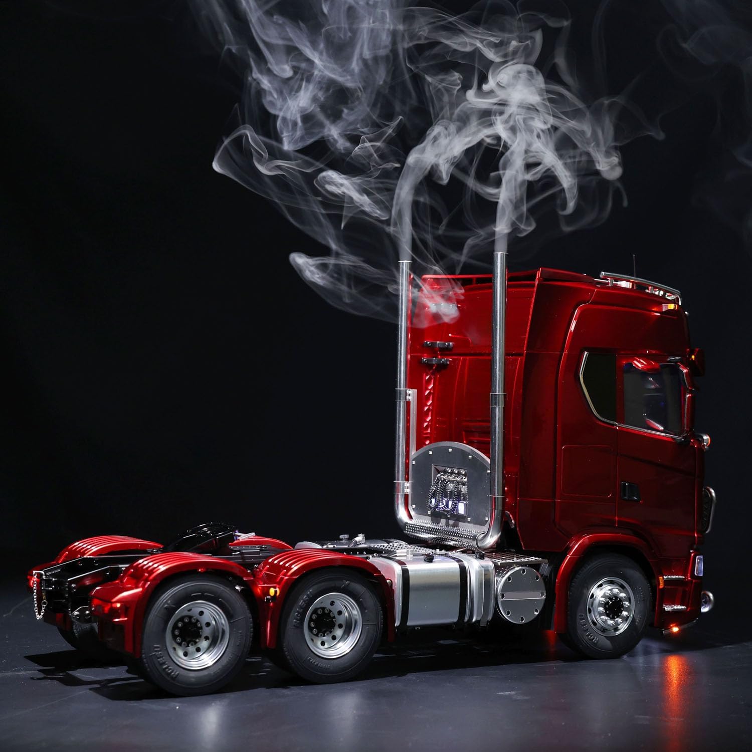 LESU 1/14 RC Tractor Truck 6 * 6 770S Metal Chassis Light Sound Smoke Differential 2-Speed Transmission Differential Lock Axles Light Sound System Hobby Grade Model