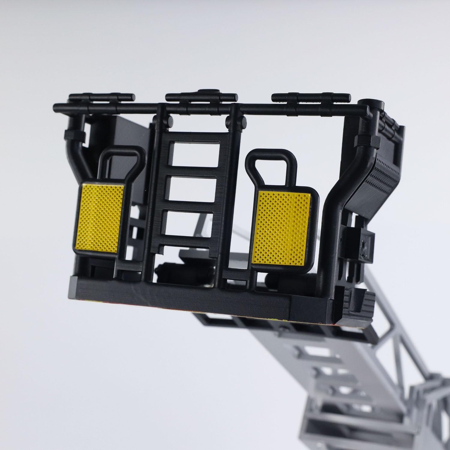 1/14 4X2 Metal Chassis Electric Lift Ladder Truck RC Fire Truck Two-Speed Transmission Differential Lock Light Sound System Hobby Grade Model for Ages 14+