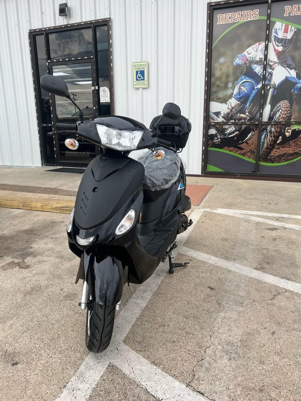 HHH Street Scooter Fully Automatic VINO50# BD50QT 50cc Scooter Moped With Matching trunk (Black)