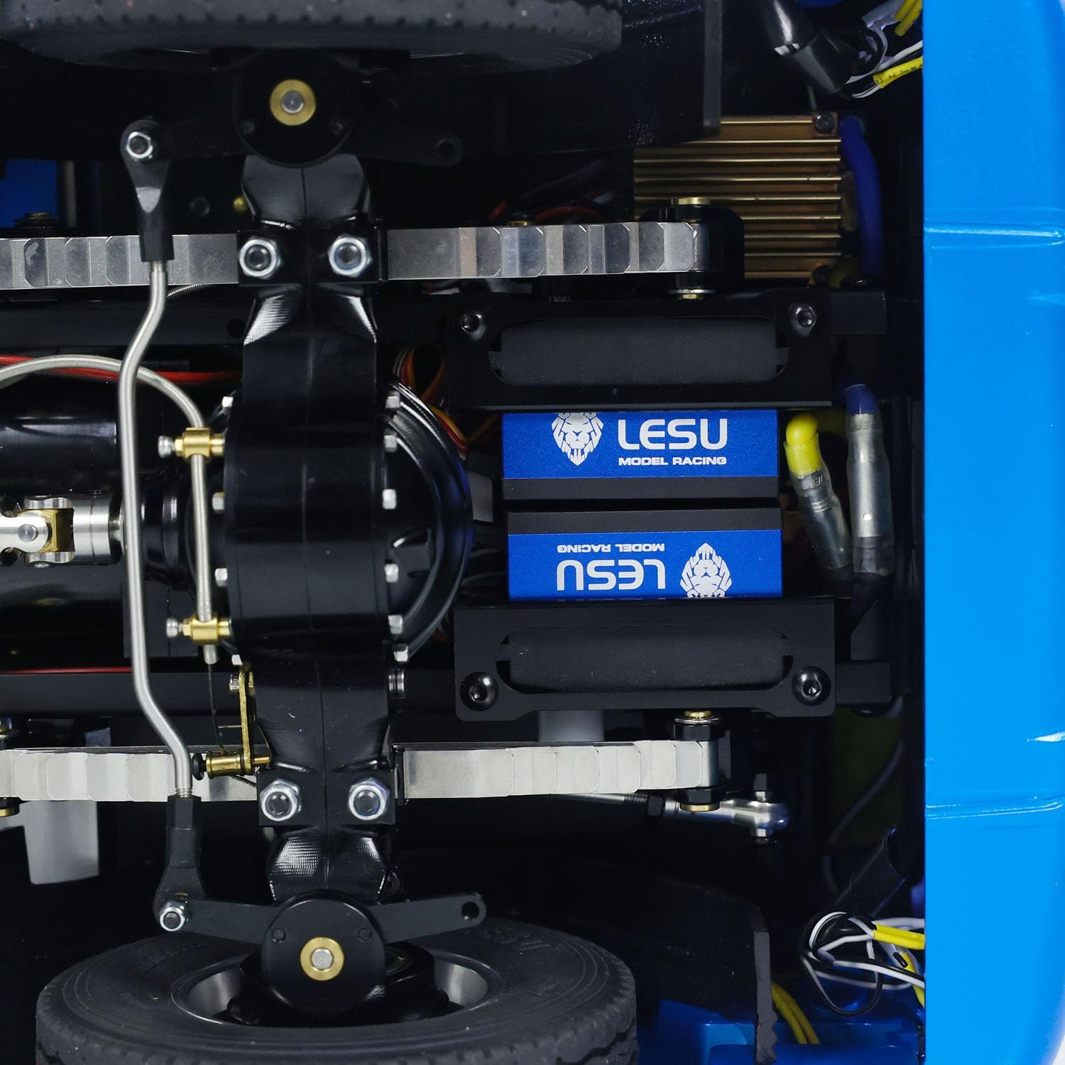 LESU 1/14 4X4 RC Tractor Truck RTR Remote Control Car Model Sound Light System Metal Chassis 4X4 All-Wheel Drive Differential Lock Two-Speed Transmission Truck Model