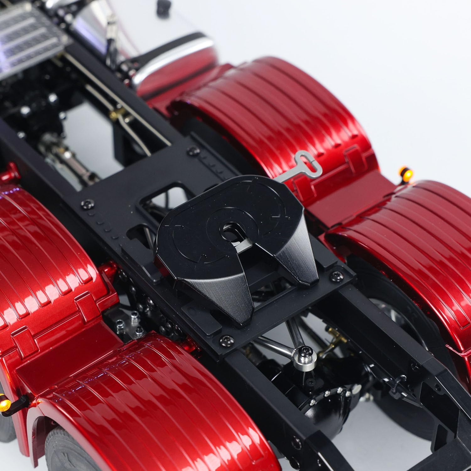 LESU 1/14 RC Tractor Truck 6 * 6 770S Metal Chassis Light Sound Smoke Differential 2-Speed Transmission Differential Lock Axles Light Sound System Hobby Grade Model