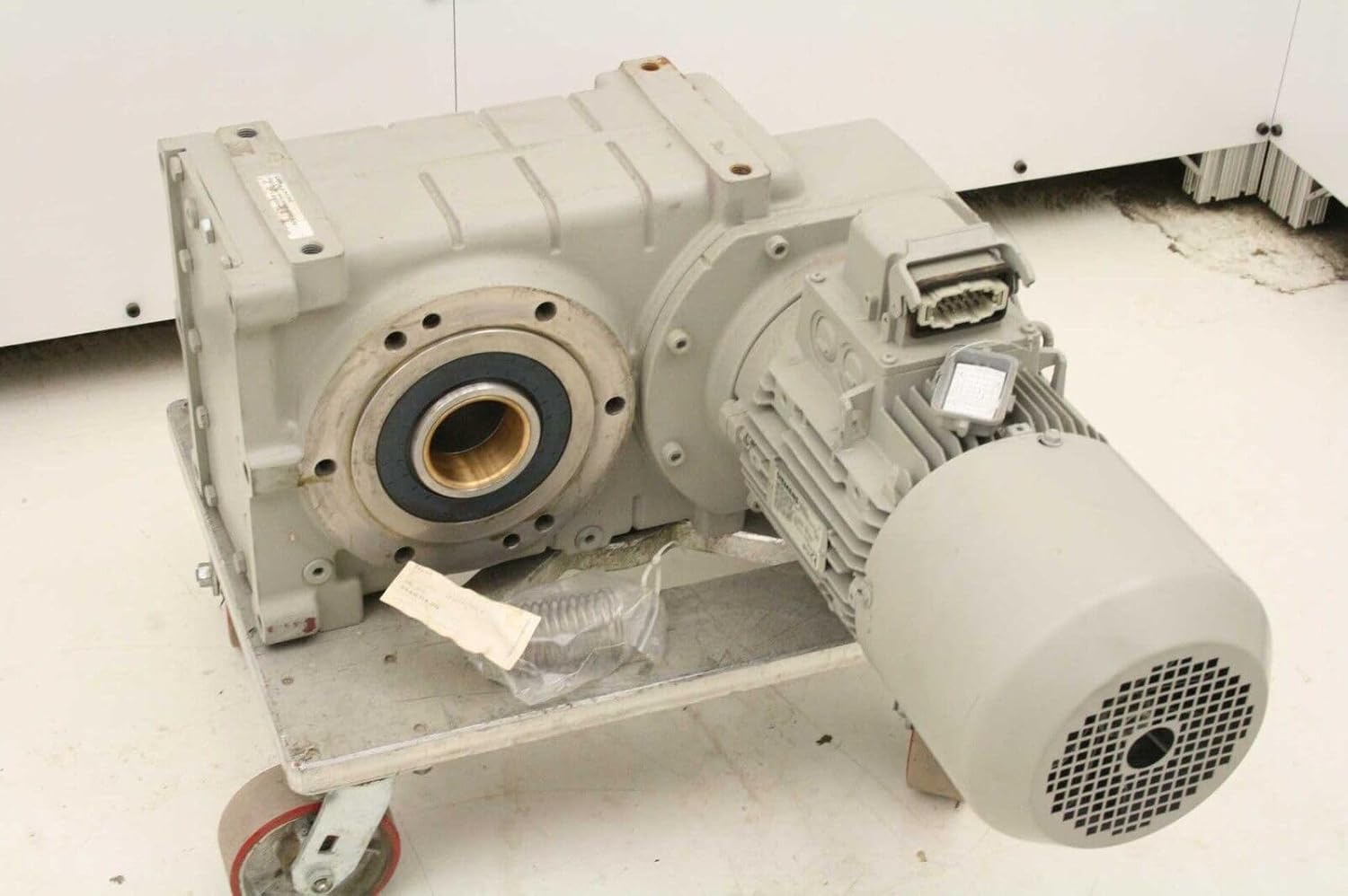 #US FDAS108B-LA112MB4-L60/38NH Parallel Shaft 4 KW 118:1 Ratio