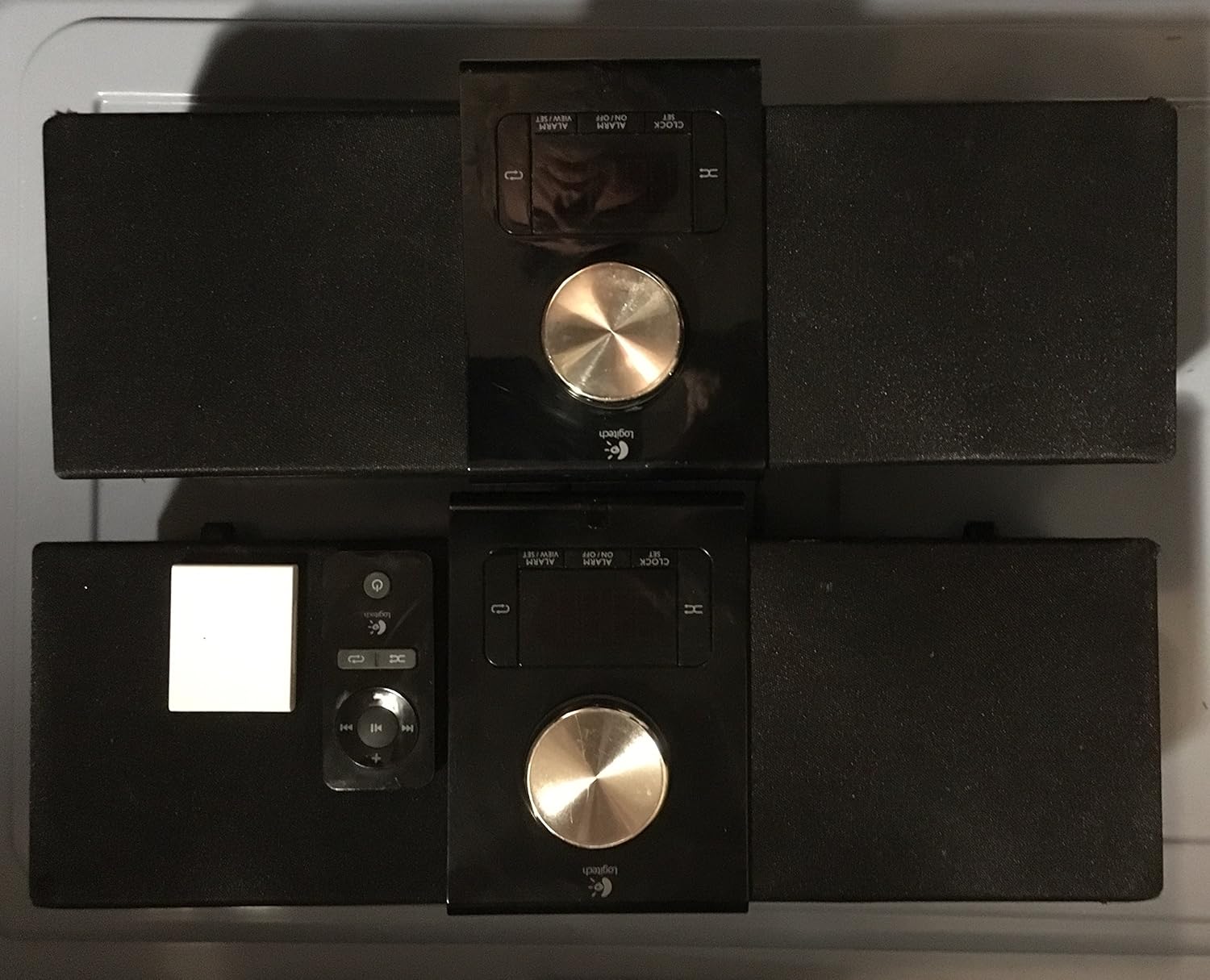 Logitech Pure-Fi Express Plus Omnidirectional Speaker Dock for iPod and iPhone