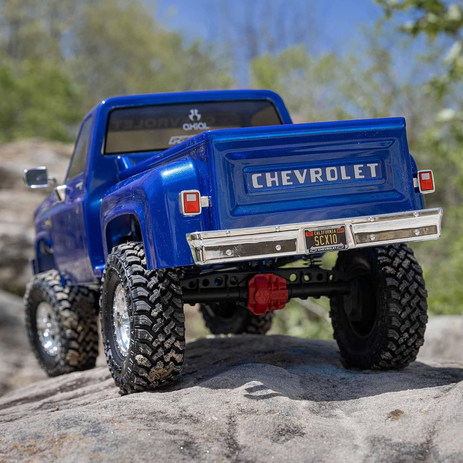 Axial RC Truck SCX10 III Base Camp 82 Chevy K10 RTR (Ready-to-Run, Battery and Charger Not Included) Blue, AXI03030T1