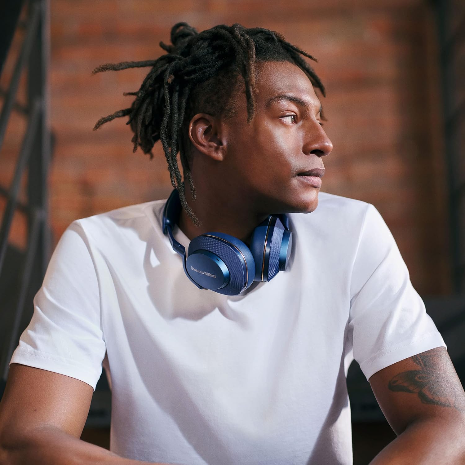 Bowers & Wilkins Px7 S2 Over-Ear Headphones (2022 Model)- All-New Advanced Noise Cancellation, Works with B&W Android/iOS Music App, Slim, Lightweight, 7-Hour Playback on 15-Min Quick Charge(Renewed)