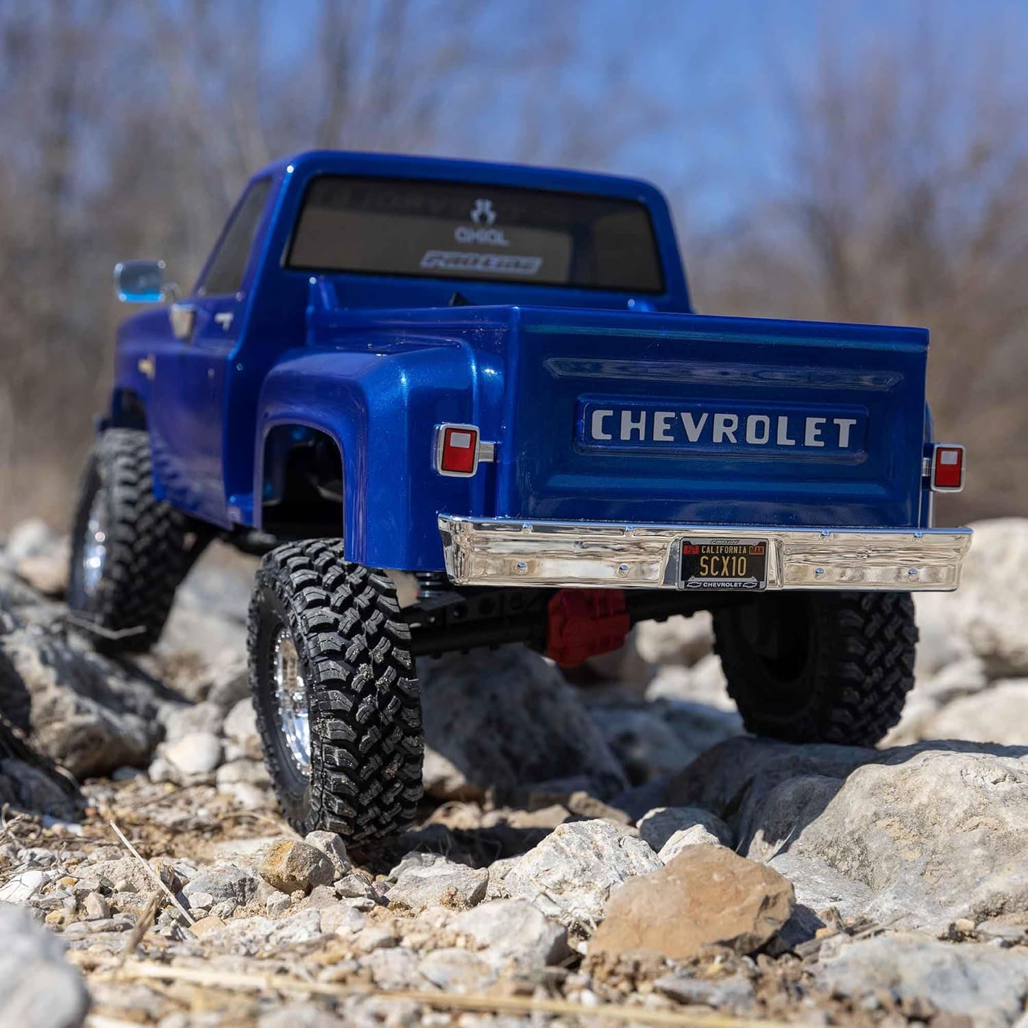 Axial RC Truck SCX10 III Base Camp 82 Chevy K10 RTR (Ready-to-Run, Battery and Charger Not Included) Blue, AXI03030T1