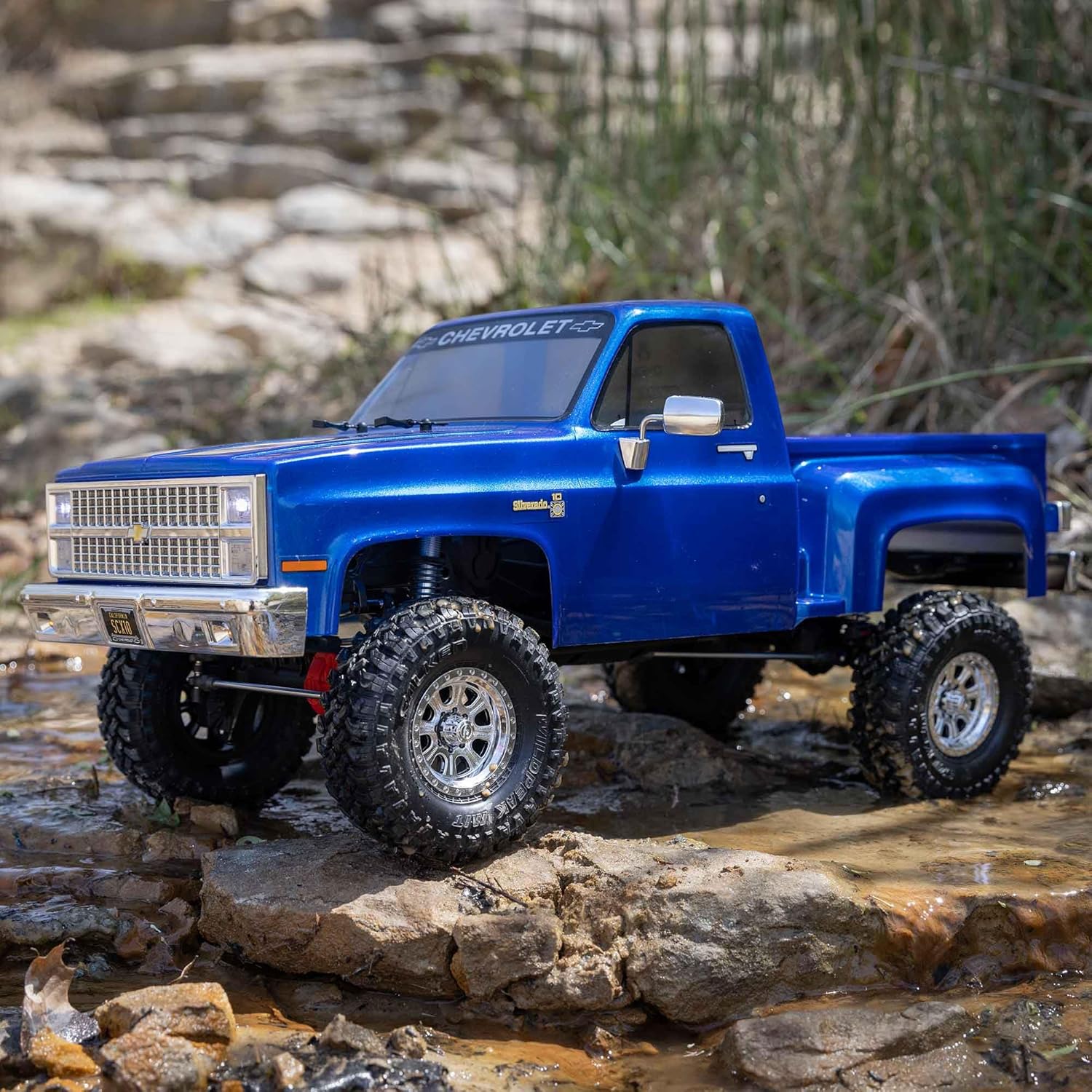 Axial RC Truck SCX10 III Base Camp 82 Chevy K10 RTR (Ready-to-Run, Battery and Charger Not Included) Blue, AXI03030T1