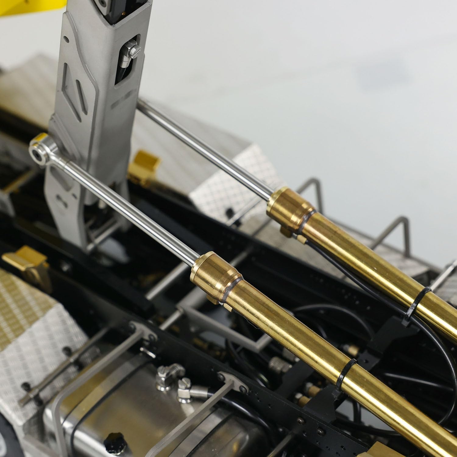 1/14 8X8 LESU Hydraulic RC Dump Truck Roll On/Off Metal Waste Bin Tipper Cars 2-Speed Transmission Lock Differential Light Sound System Hobby Grade Model