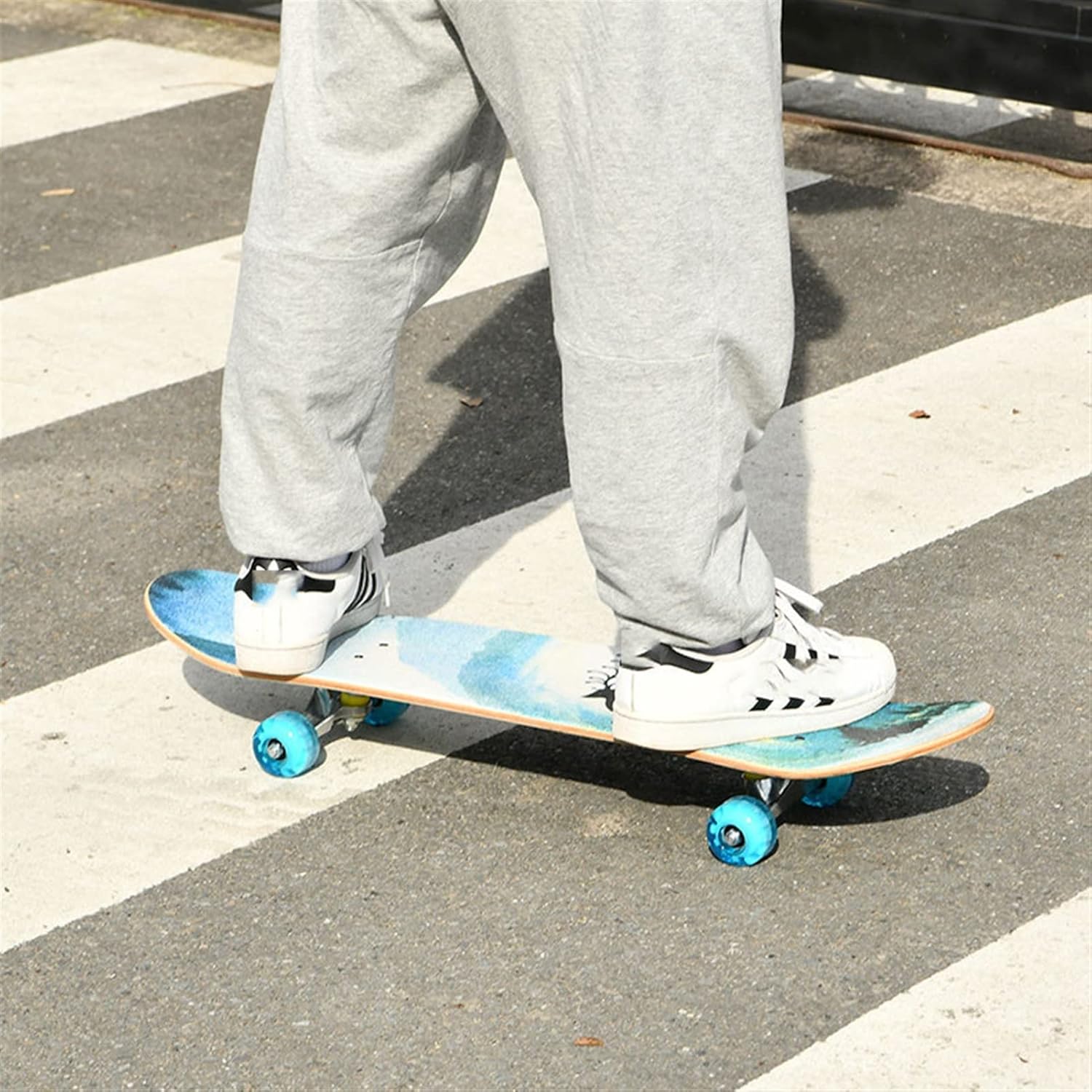 Skateboard 31 Inch Skateboard Wall Mount Suitable for Teenagers and Adults with LED Wheels