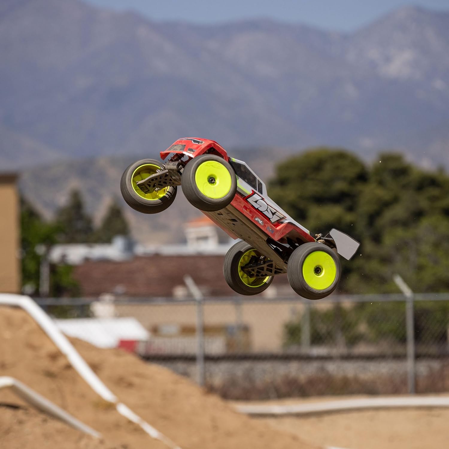 Losi 1/8 8IGHT-XTE 4S 4X4 RTR Brushless Race Truggy Clear LOS04020