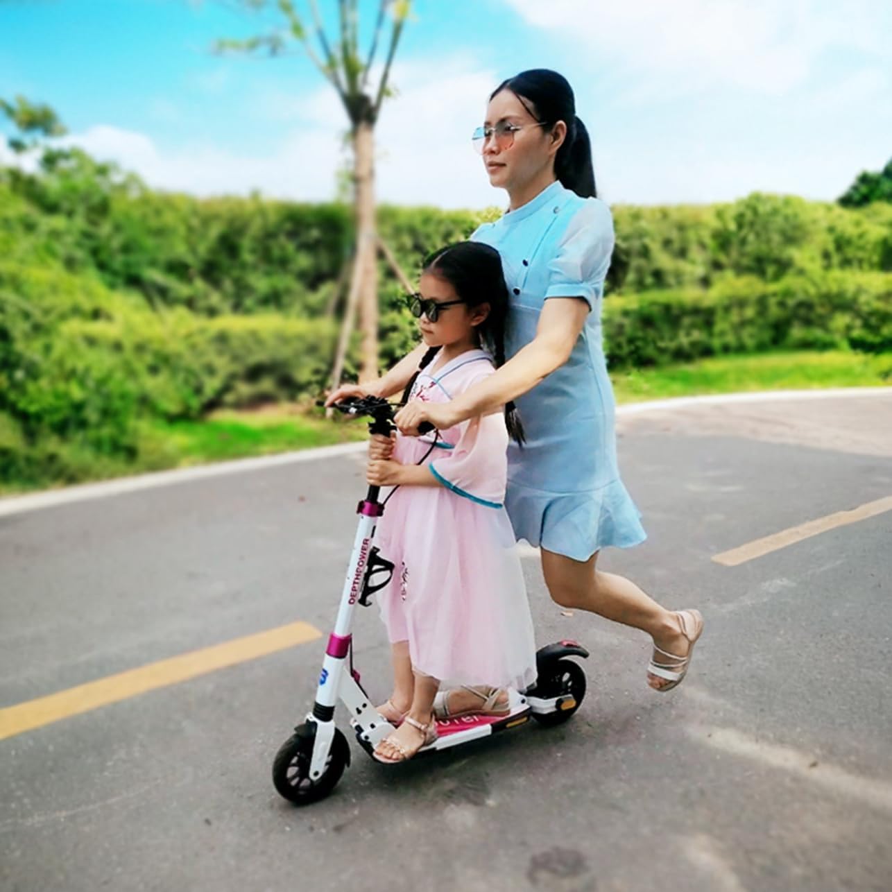 Big Wheels Kick Scooter, Foldable Lightweight Scooter with Adjustable Handlebar, Shock Absorption, Perfect for Kids Ages 6, Teens, Adults (White, L98xW14.5cm, H:87-109cm)