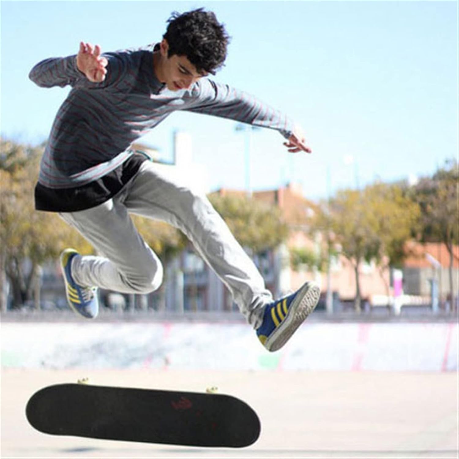 Skateboards Standard Skateboard for Kids Teens and Adults with Colored Wheels Integrated Stone Skateboard Suitable for Professionals and Beginners（80CM）