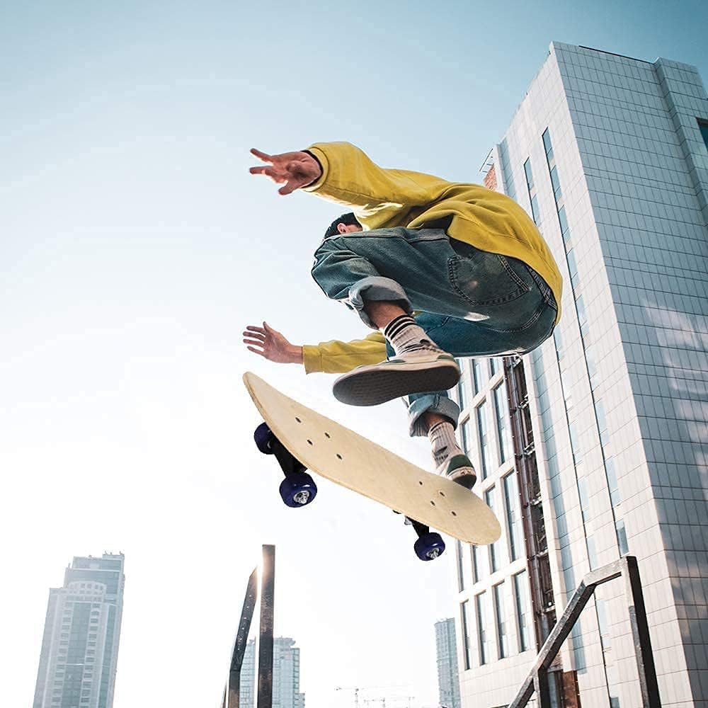 Four-Wheel Skateboard 8-Layer Maple Blank Graffiti Skateboard Graffiti Skateboard Suitable for Adults Teenagers and Children