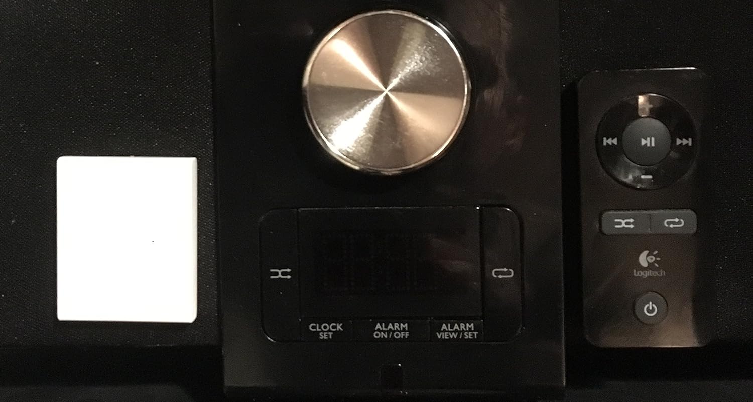 Logitech Pure-Fi Express Plus Omnidirectional Speaker Dock for iPod and iPhone