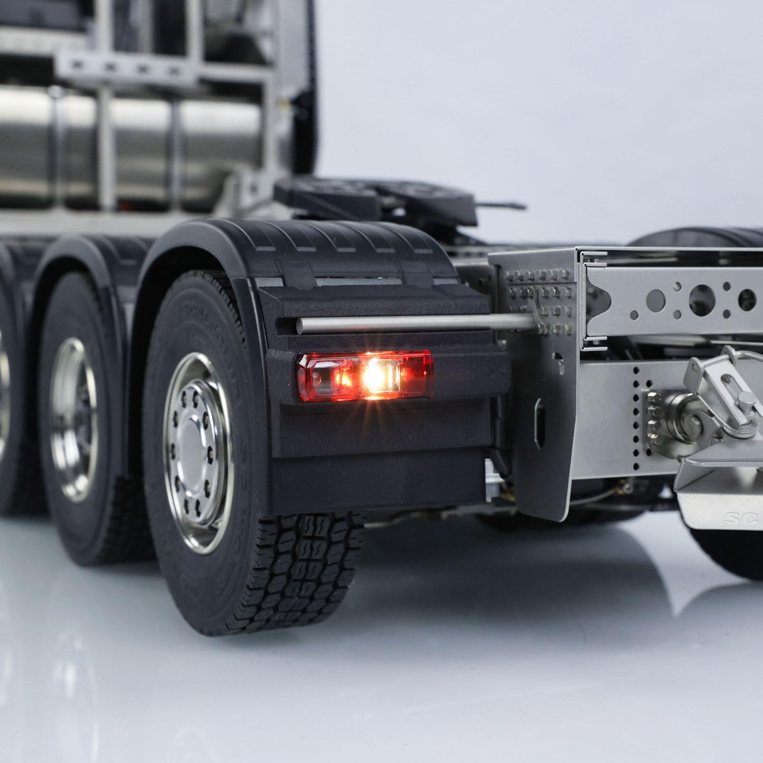 1/14 10x10 Metal Chassis Remote Control Tractor Truck 3363 Lorry 3-Speed Transmission Differential Lock Axles Light Sound System RTR Truck Model Hobby Grade Model