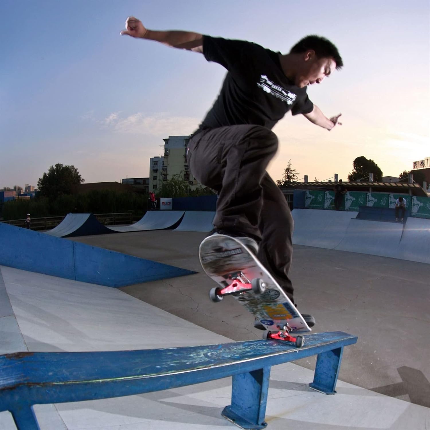 Skateboards for Beginners 31 Inch Complete Skateboard for Kids Teens Adults 7 Layer Canadian Maple Double Kick Deck Concave Trick Skateboard