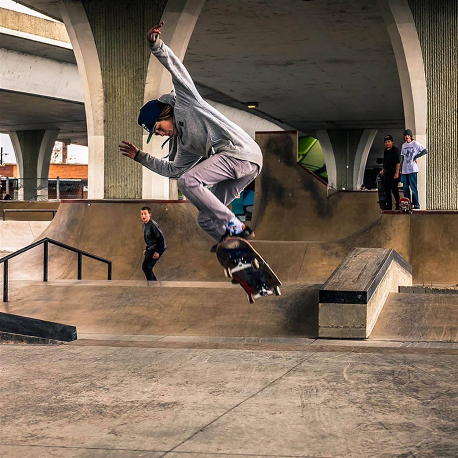 31 Inch Pro Skateboard Complete 7 Layers of Maple Skateboards for Girls Boys Teens Adults Skateboards for Kids Ages 6-12