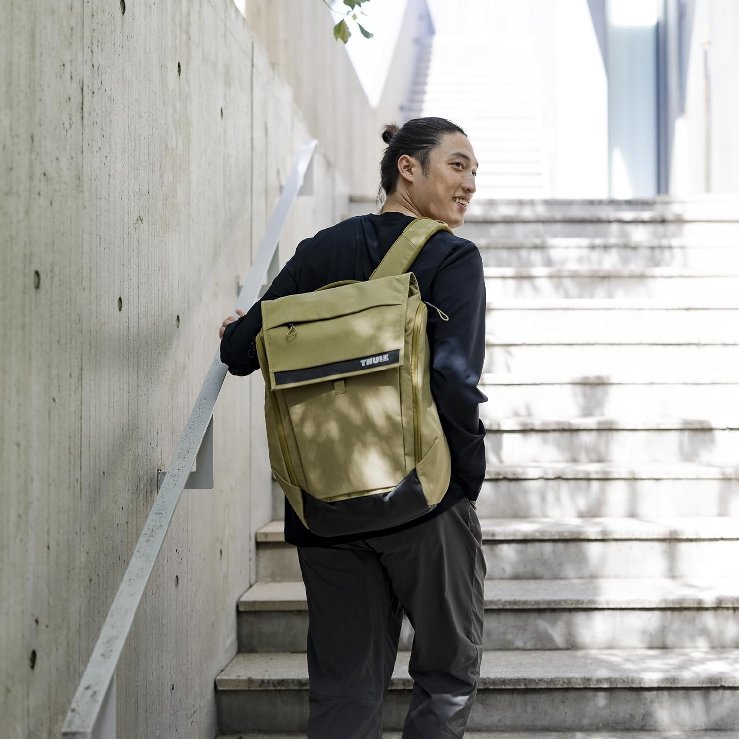 Thule Paramount 27L Backpack - Commuter Backpack - Padded Pocket fits a 16