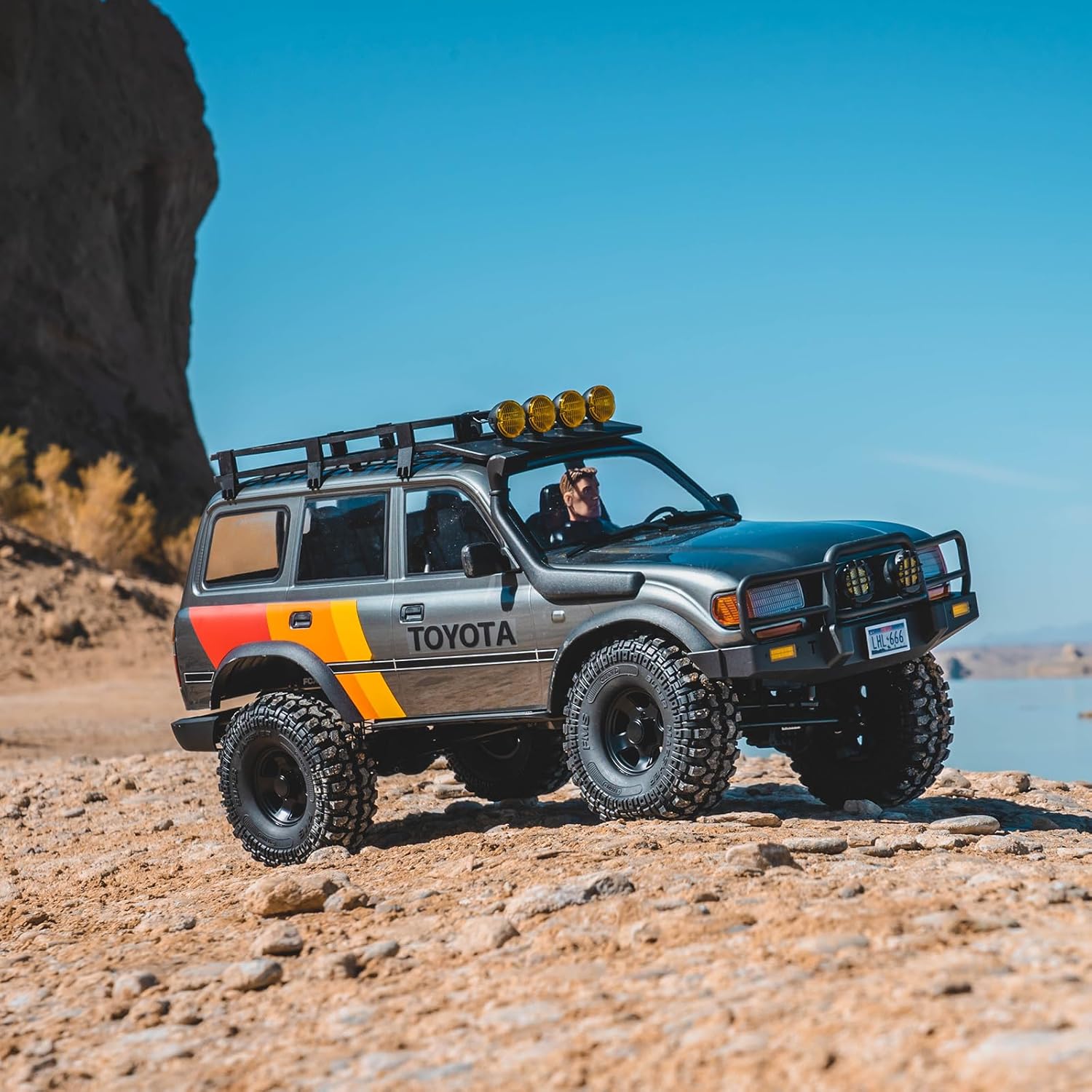 FMS RC Crawler 1/10 FCX10 Land Cruiser LC80 RS Toyota Licensed 4WD 2.4Ghz RC Rock Truck Hobby Grade RC Model Climbing Car Remote Control Car Off Road Vehicle for Adults FMS11042RSGY