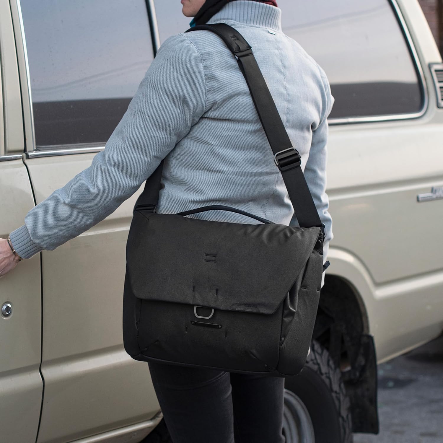 Peak Design Everyday Messenger V3 13L, Black, Weatherproof Camera and Work Bag with Laptop Sleeve, Expandable, MagLatch Closure, FlexFold Dividers, Fits 13