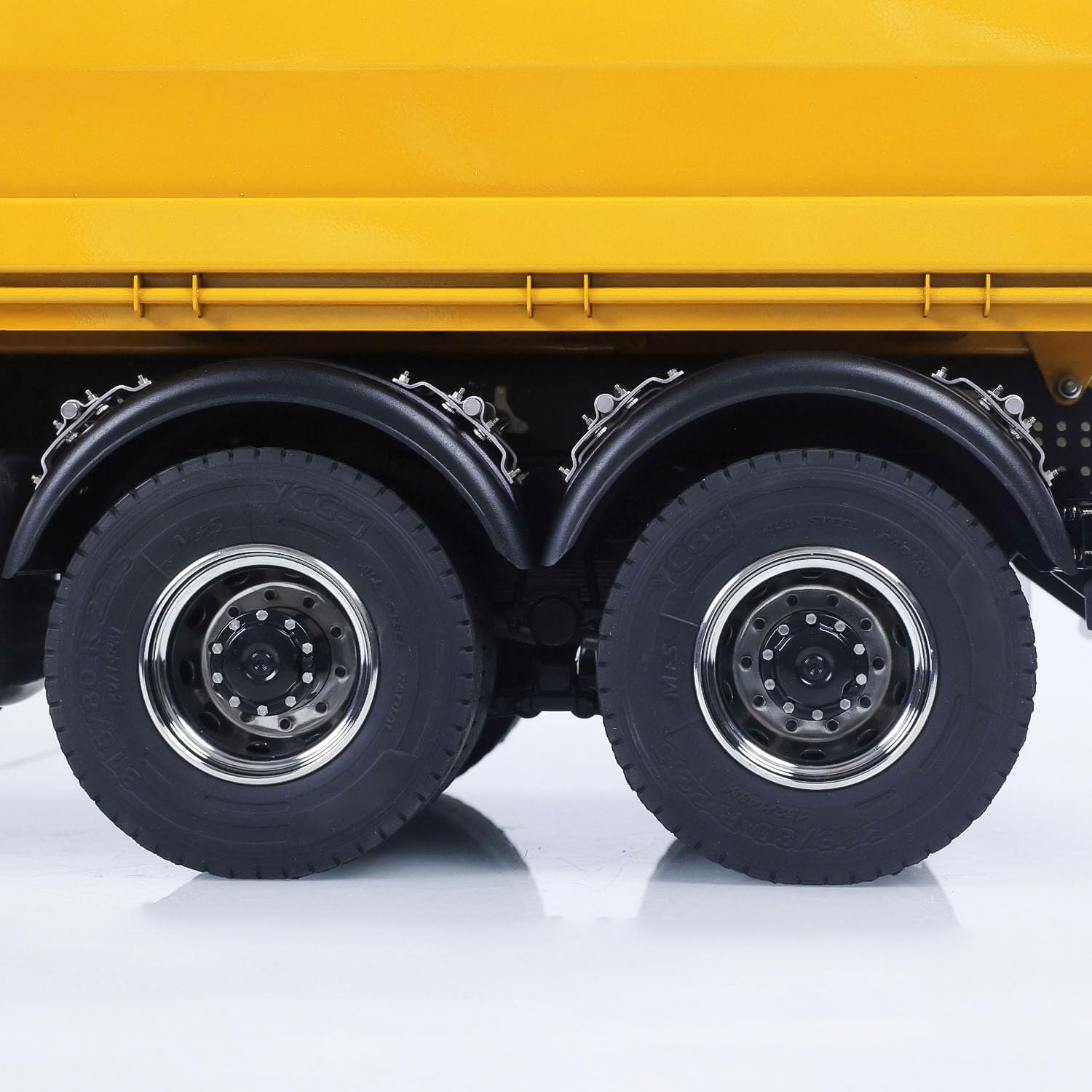 1/14 8X8 Hydraulic RC Metal Dump Truck 3-Speed Transmission Differential Lock Axles Remote Control Tipper Dumper Car Hobby Grade Model(Yellow)