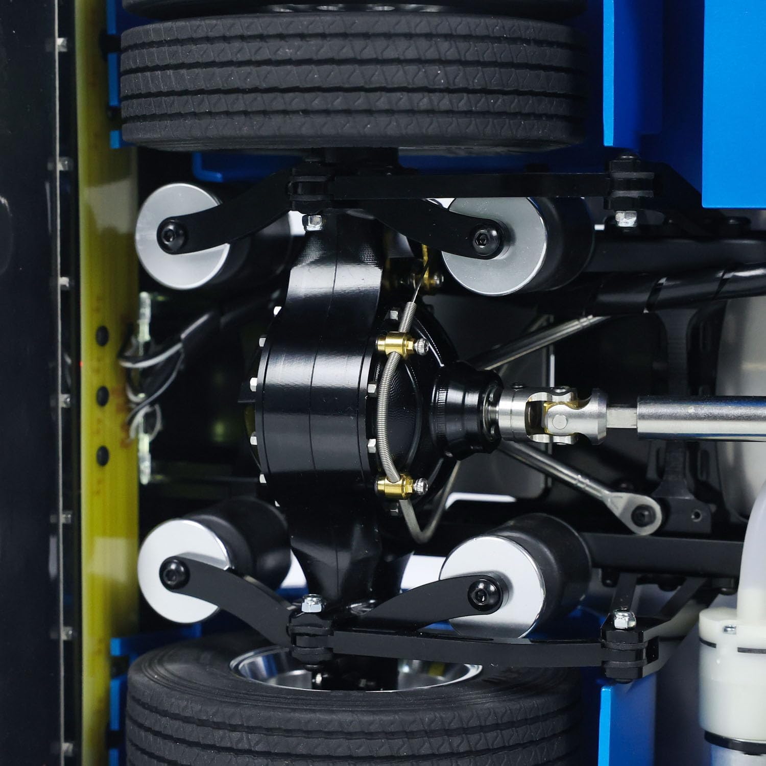 LESU 1/14 4X4 RC Tractor Truck RTR Remote Control Car Model Sound Light System Metal Chassis 4X4 All-Wheel Drive Differential Lock Two-Speed Transmission Truck Model