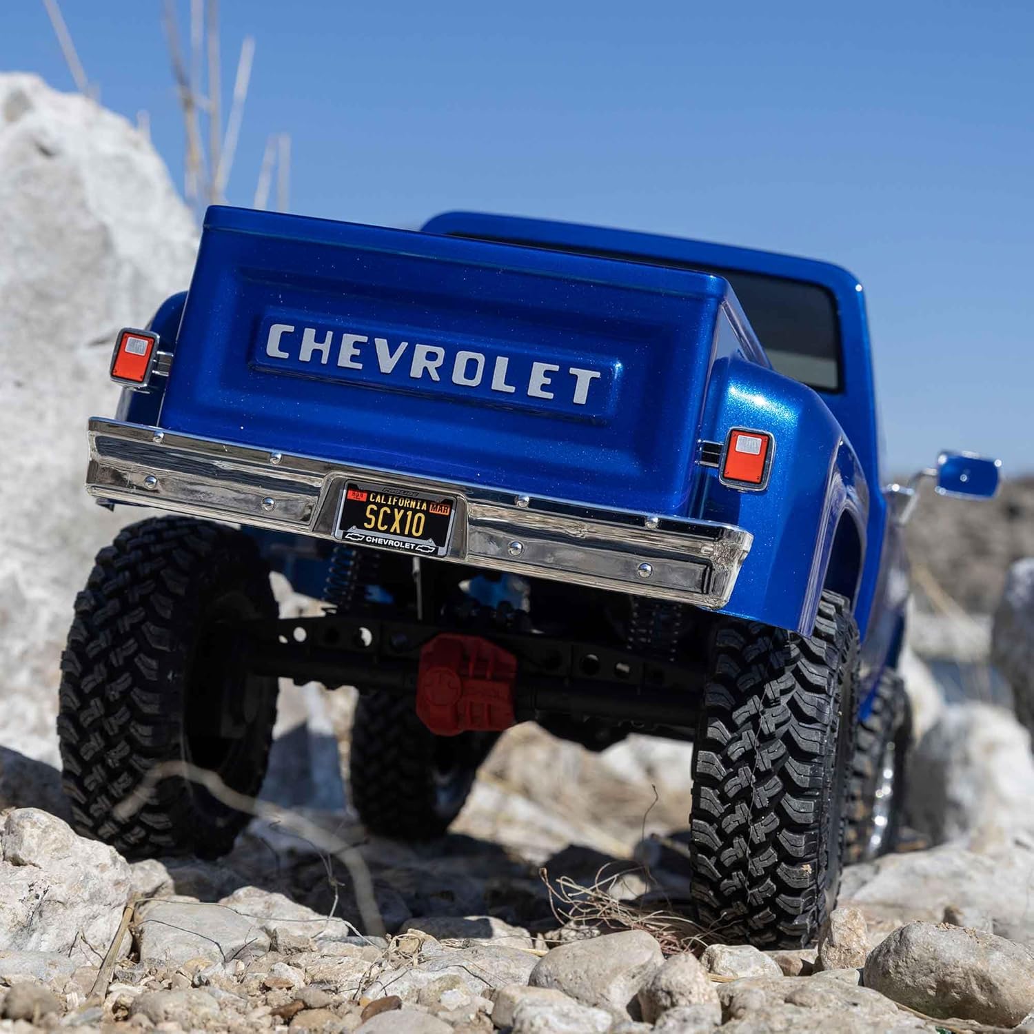 Axial RC Truck SCX10 III Base Camp 82 Chevy K10 RTR (Ready-to-Run, Battery and Charger Not Included) Blue, AXI03030T1