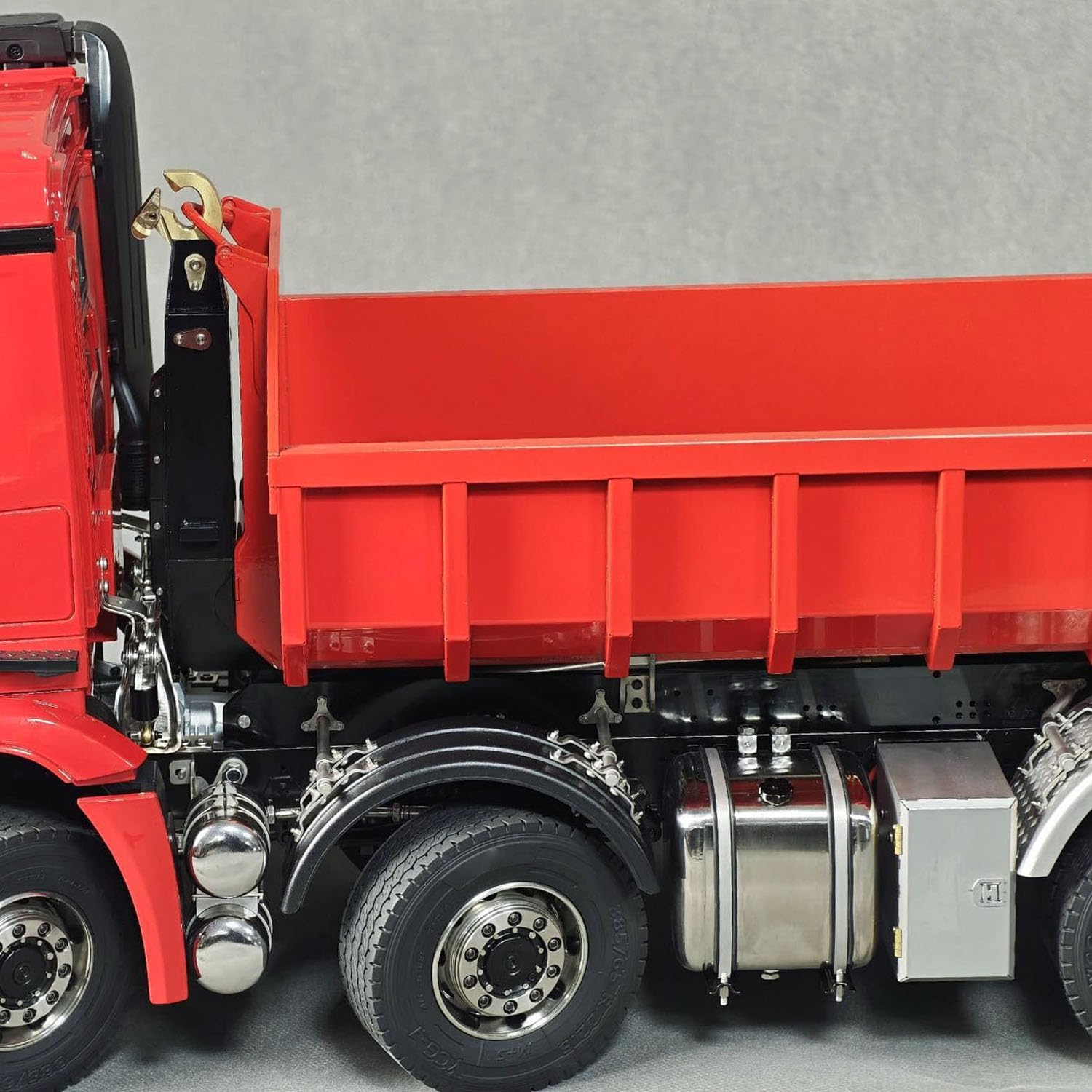 TOUCAN RC HOBBY 8X8 1/14 Remote Control Hydraulic Roll On Off Dumper 5 Valves RC Full Tipper 3Speed Transmission Light System Sound No Battery