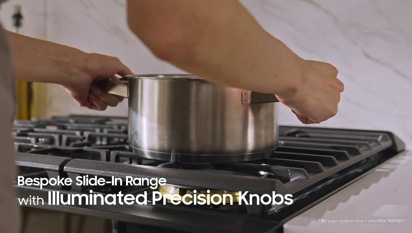 Samsung Bespoke 30-in 5 burners 6-cu ft Air Fry Convection Oven Slide-In Natural Gas Range ( White Glass )