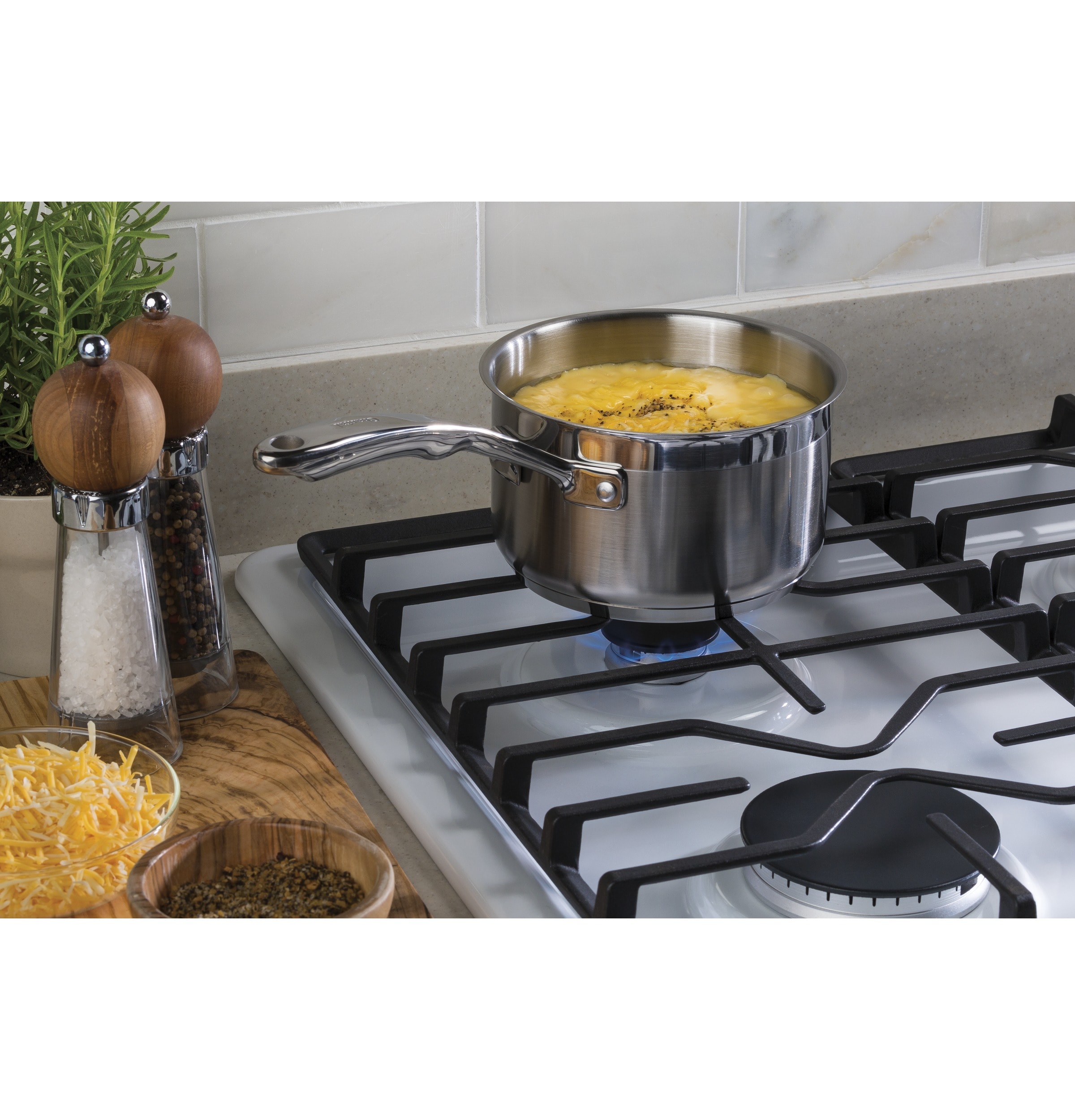 GE 30-in 4 burners White Gas Cooktop