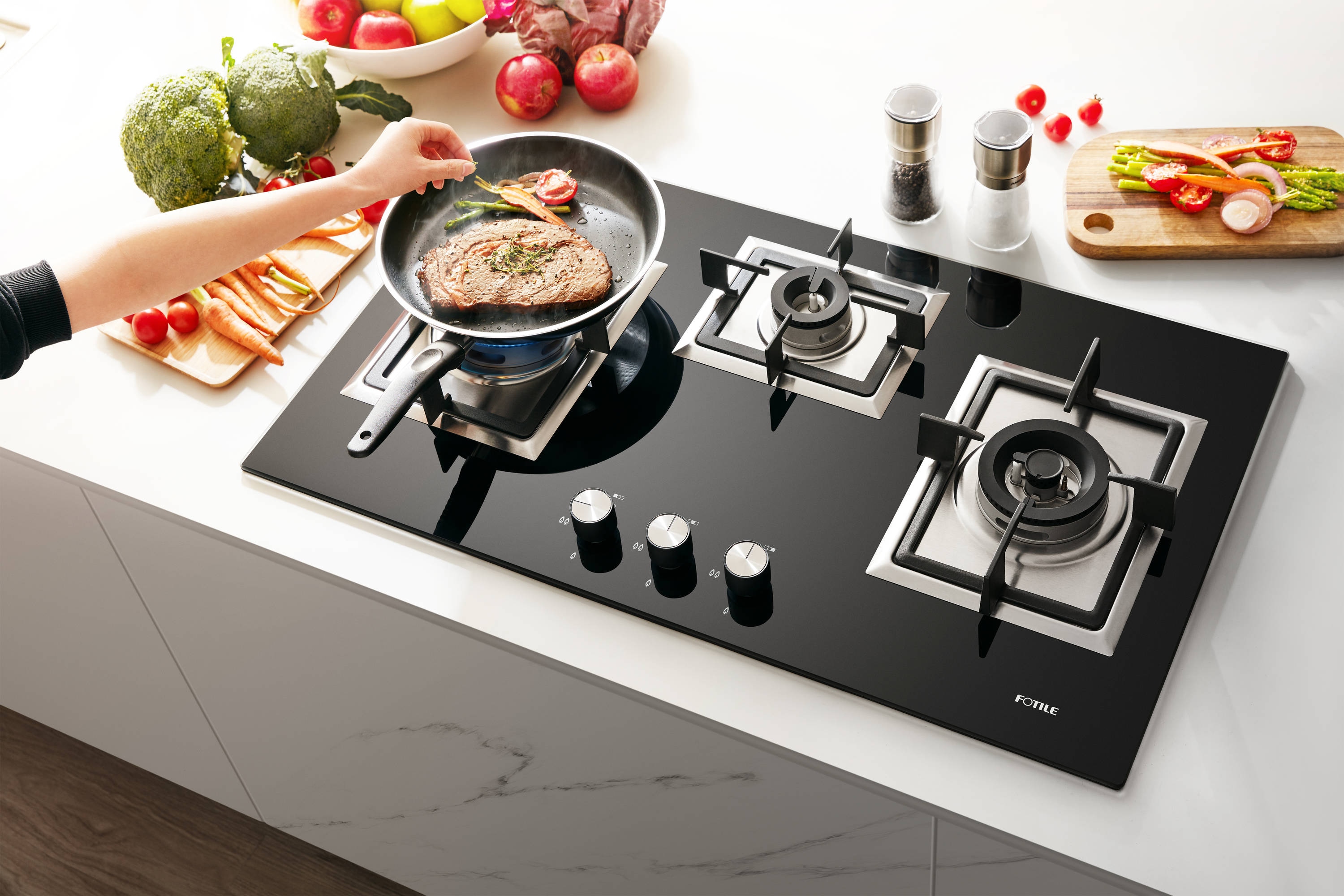 FOTILE EPS With Total 35K BTU 34-in 3 burners Black Gas Cooktop