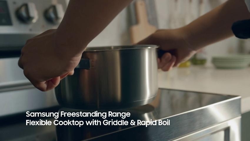 Samsung 30-in Glass Top 5 burners 6.3-cu ft Freestanding Electric Range ( Stainless Steel )