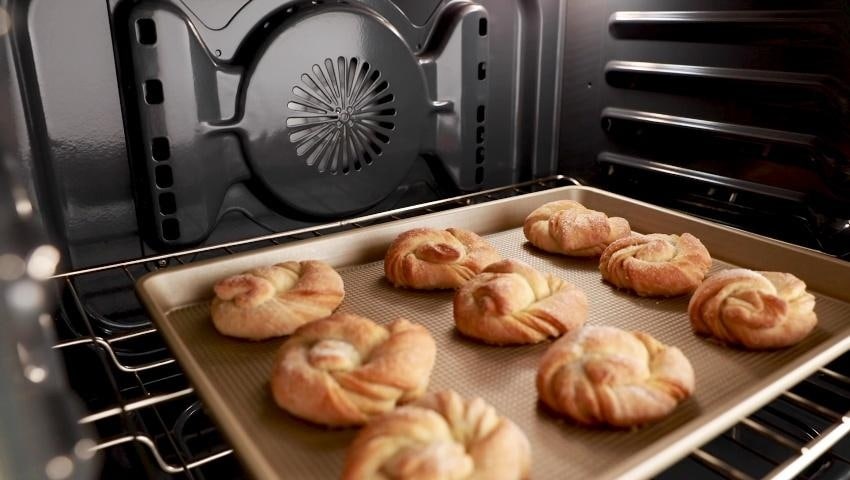 KitchenAid 30-in 5 burners 5.8-cu ft Convection Oven Freestanding Natural Gas Range ( Stainless Steel with PRINTSHIELD Finish )