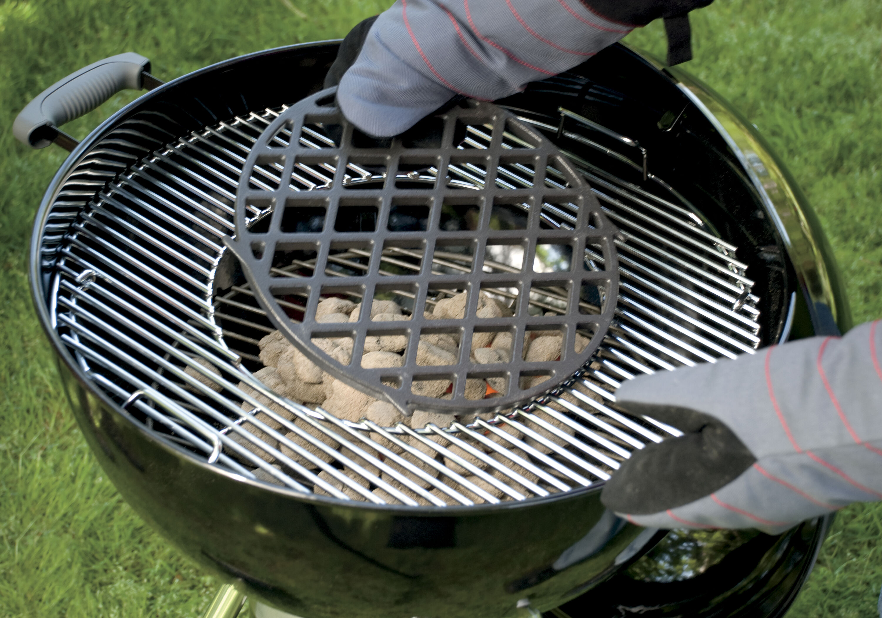Weber 11.9-in x 11.9-in Round Porcelain-coated cast iron Grilling grate