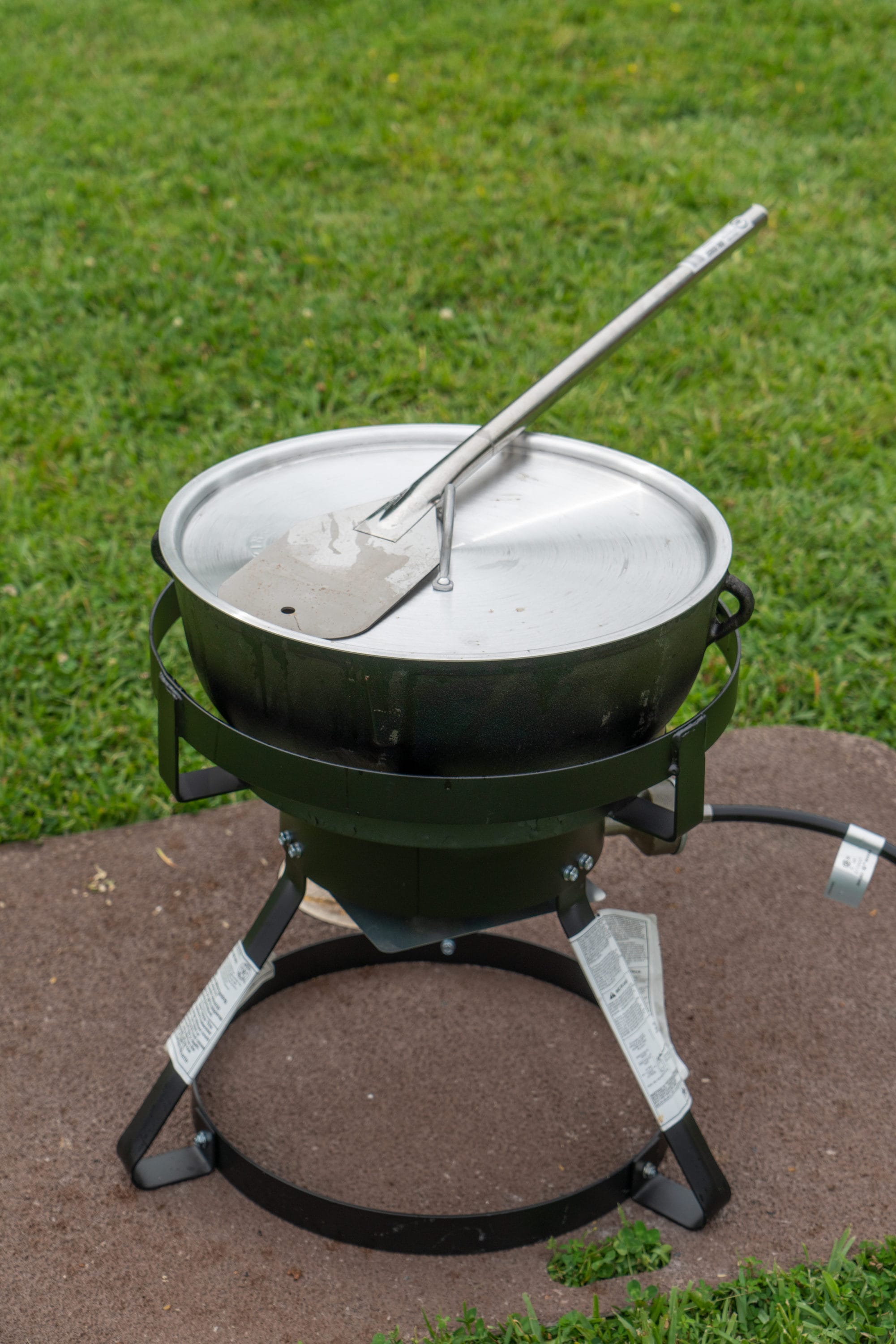 King Kooker 5 Gallon 60,000 BTU Jambalaya Cooker 1 -Burner Propane 20-lb. tank Manual Steel Outdoor burner