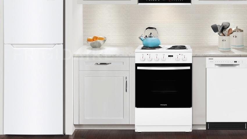 Frigidaire 24-in 4 burners 1.9-cu ft Slide-In Electric Range White )