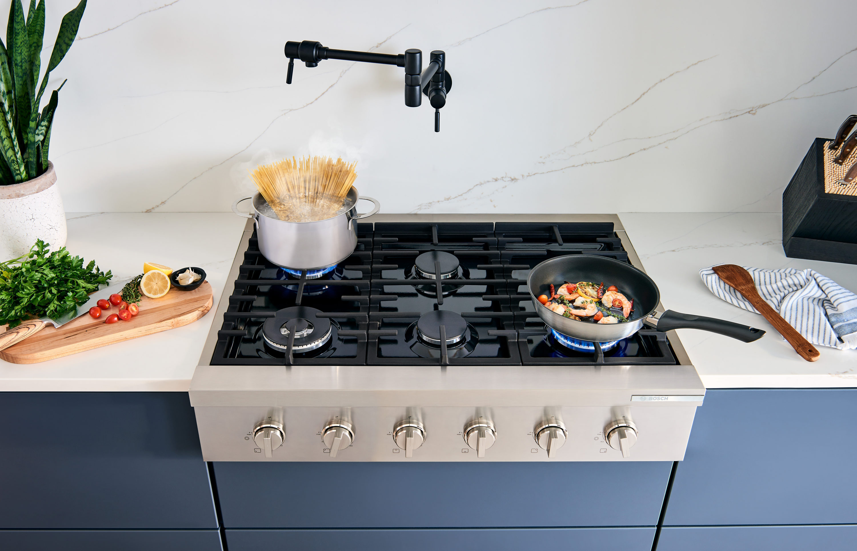 Bosch 800 Series Industrial Style 36-in 6 burners Stainless steel Gas Cooktop