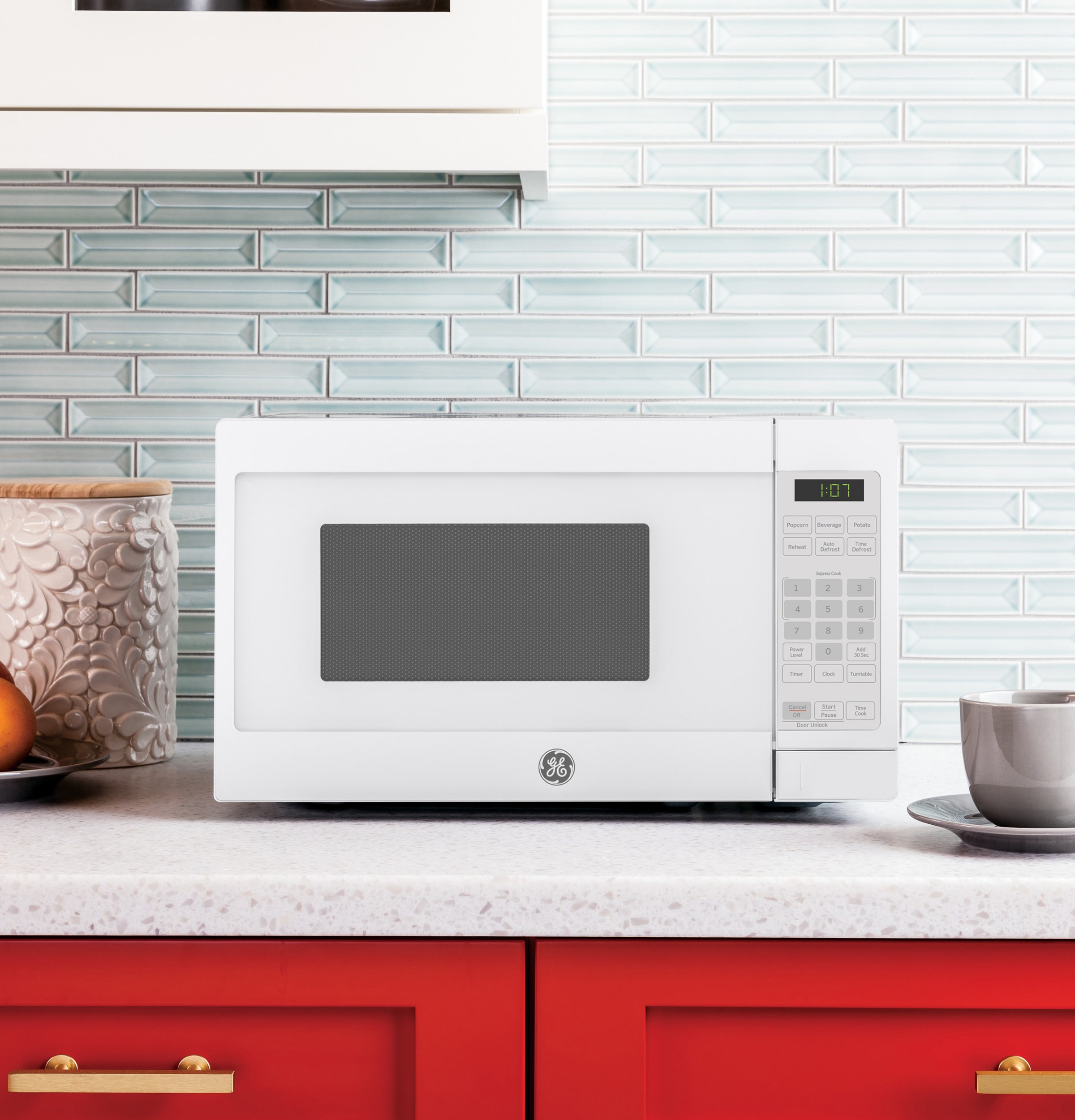 GE 0 7 cu ft Small 700 Watt Countertop Microwave White