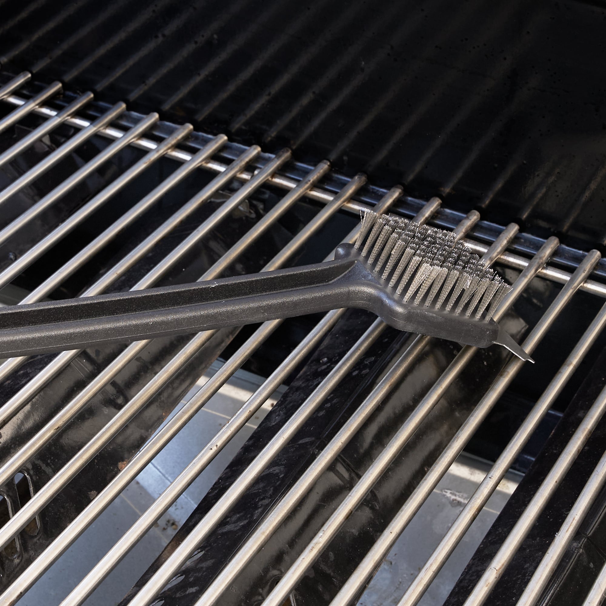 Mr. Bar-B-Q Grill brush with 17.5-in Plastic Handle with Scraper Blade