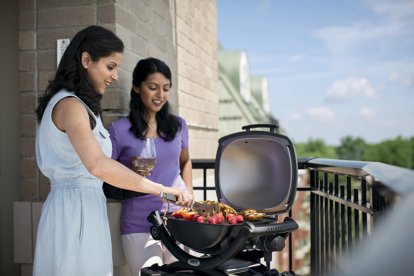 Weber Q 1400 189-Sq. in Dark Gray Portable Electric Grill