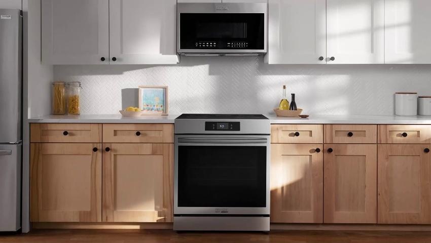 Frigidaire Gallery 30-in 5 burners 5.1-cu ft Air Fry Convection Oven Freestanding Natural Gas Range ( Smudge-Proof Black Stainless Steel )