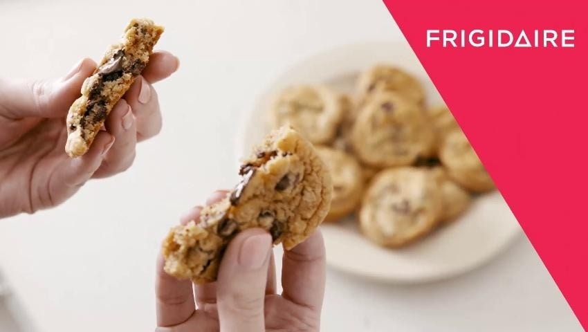 Frigidaire 30-in 5 burners 5.1-cu ft Convection Oven Slide-In Natural Gas Range ( Stainless steel )