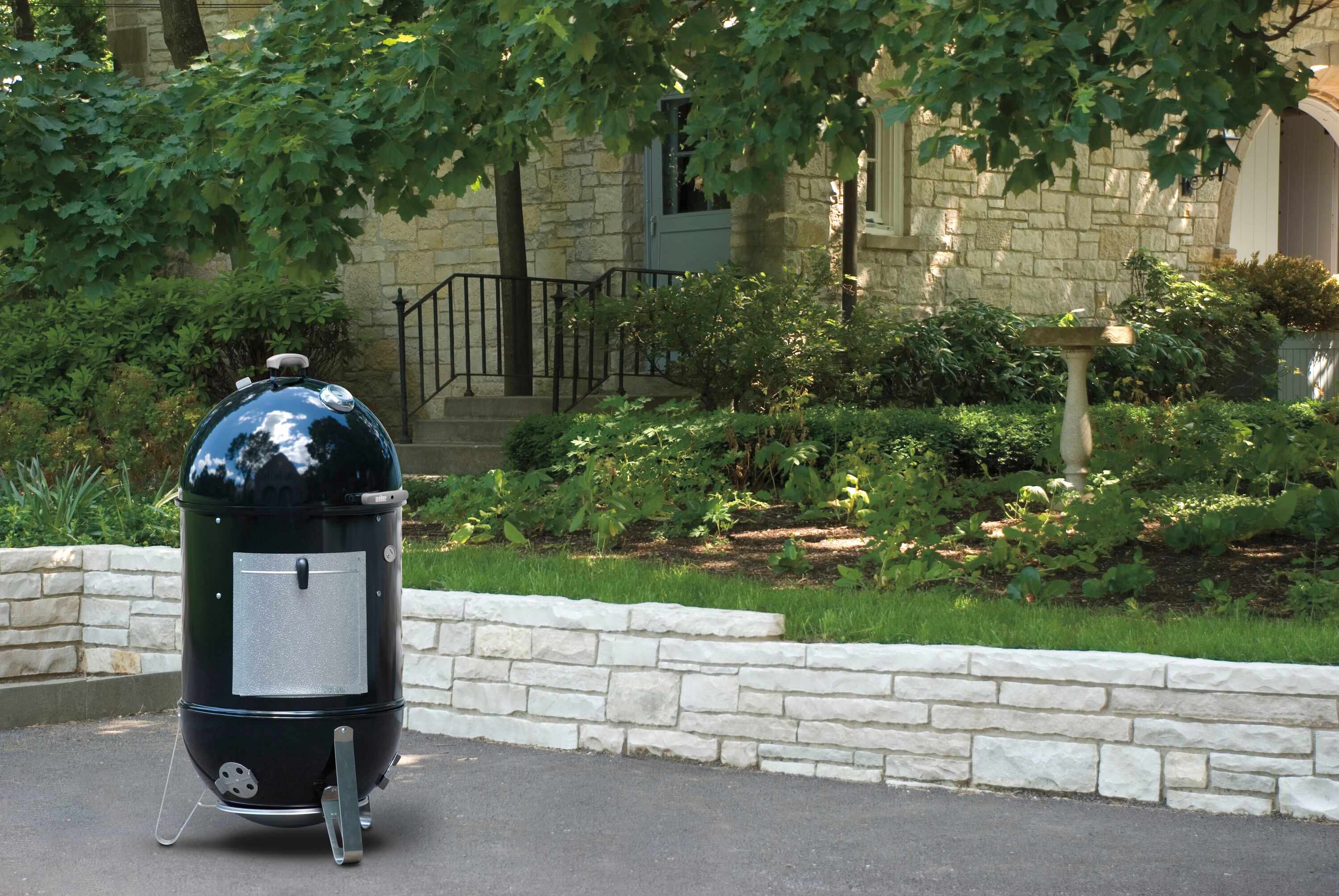 Weber 18-in Smokey Mountain Cooker 481-Sq. in Black Porcelain-Enamel Vertical Charcoal Smoker