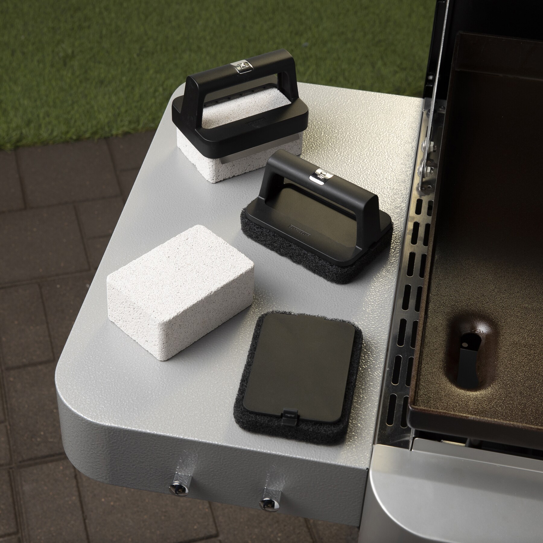 Weber Flat Top Cleaning Kit Pumice Griddle scraper/Cleaning brick with 4.6-in Plastic Handle