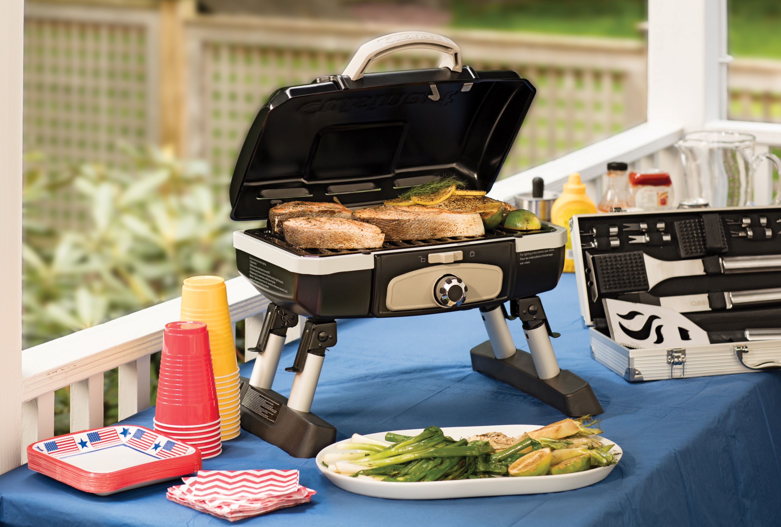 Cuisinart 150-Sq. in Black Portable Liquid propane Grill