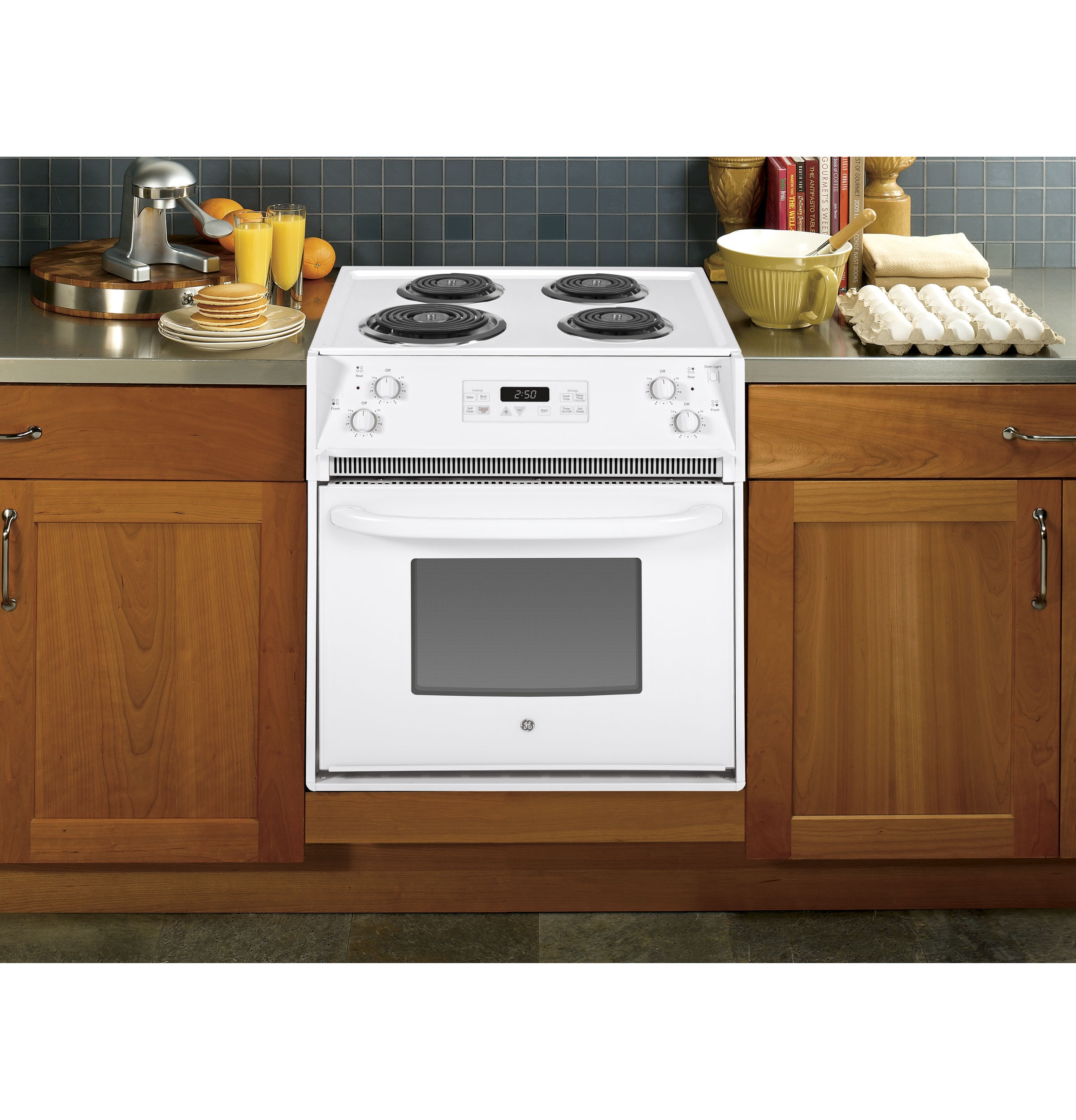 GE 27-in 4 burners 3.0-cu ft Drop-In Electric Range ( White )