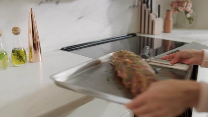 Cafe Modern Glass 30-in 5 Burners 5.7-cu ft 5.3-cu ft Convection Oven Slide-in Single Induction Range (Platinum Glass)