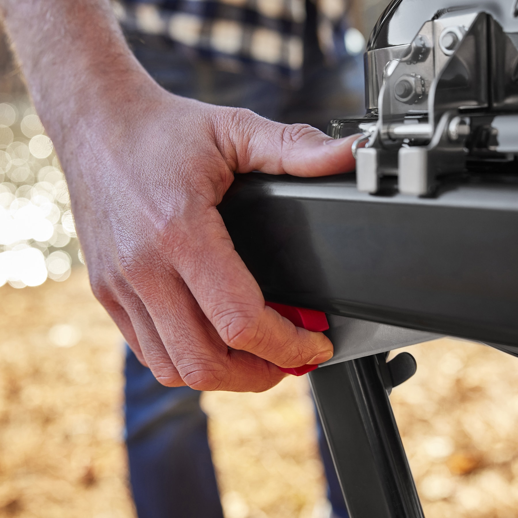 Weber Traveler Compact 240-Sq. in Black Portable Liquid propane Grill