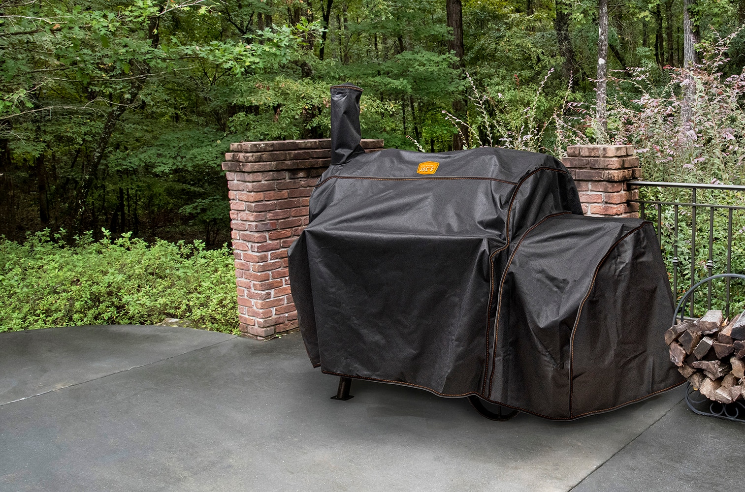 Oklahoma Joe's Highland Series 58.5-in W x 48.76-in H Black Horizontal smoker Cover