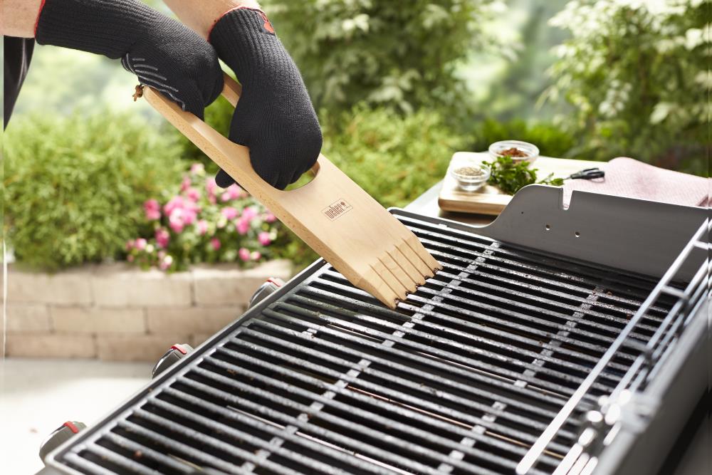 Weber Wood Grill brush with 17-in Wood Handle